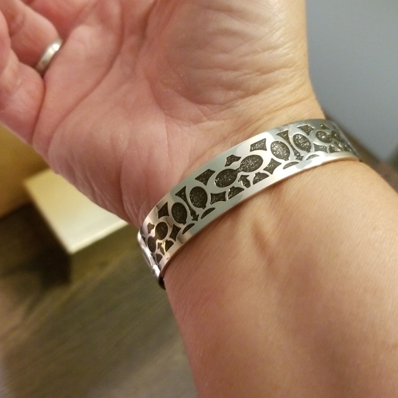 New Coach Signature C Black Glitter Shimmering Enamel Bangle Bracelet - Picture 9 of 10